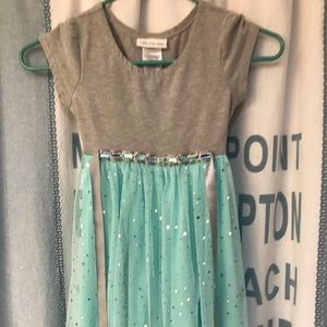 Flowy spinner sparkly girls dress!  Adorable Bonnie Jean dress size 6